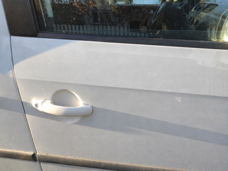 Makellose Auto-Tür – mit Carbump