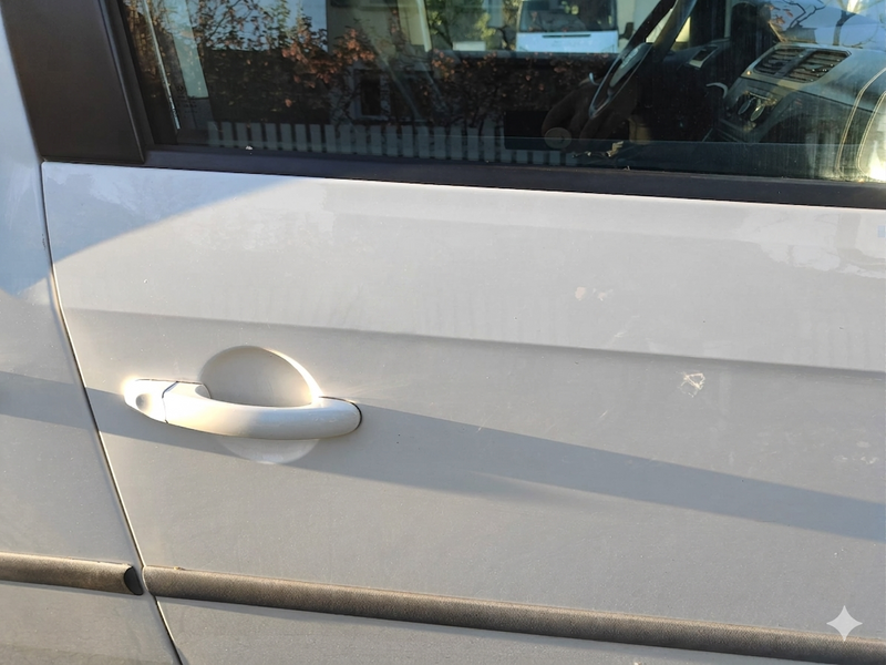 Makellose Auto-Tür – mit Carbump